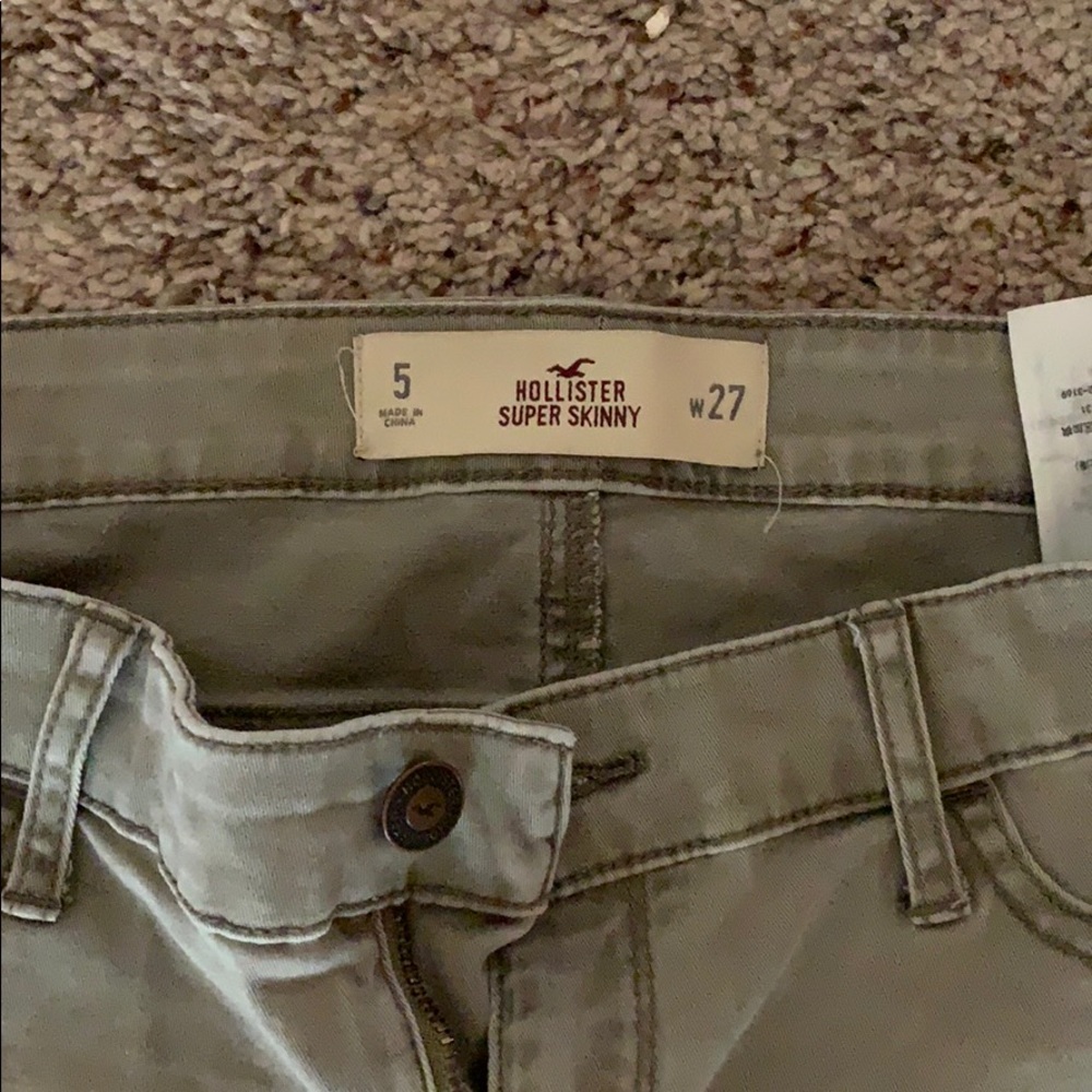 🐴Hollister Khaki Jeans with zippers🖤